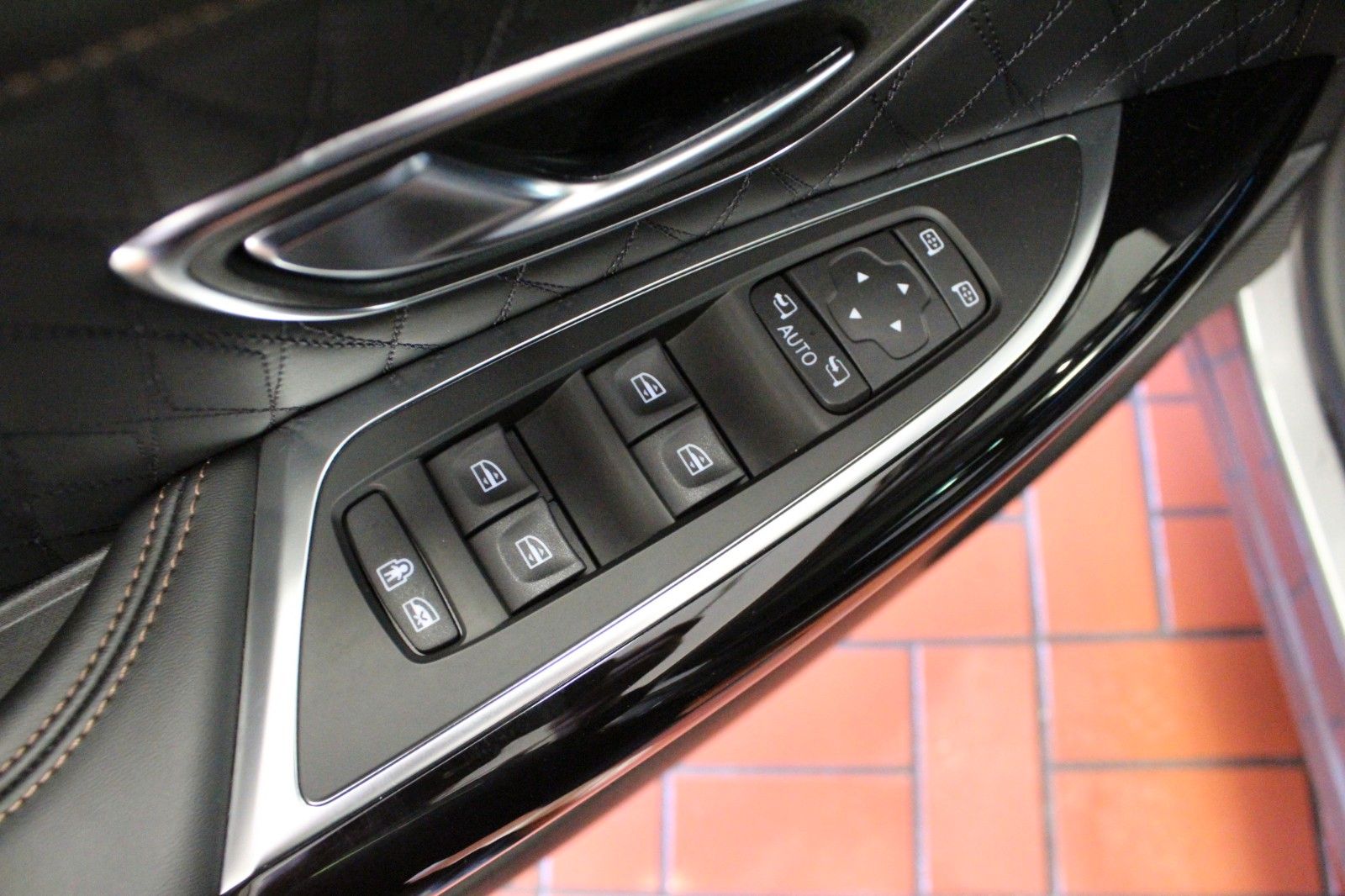 Fahrzeugabbildung Renault Espace Initiale Paris dCi 190 EDC *Volle Ausst.*