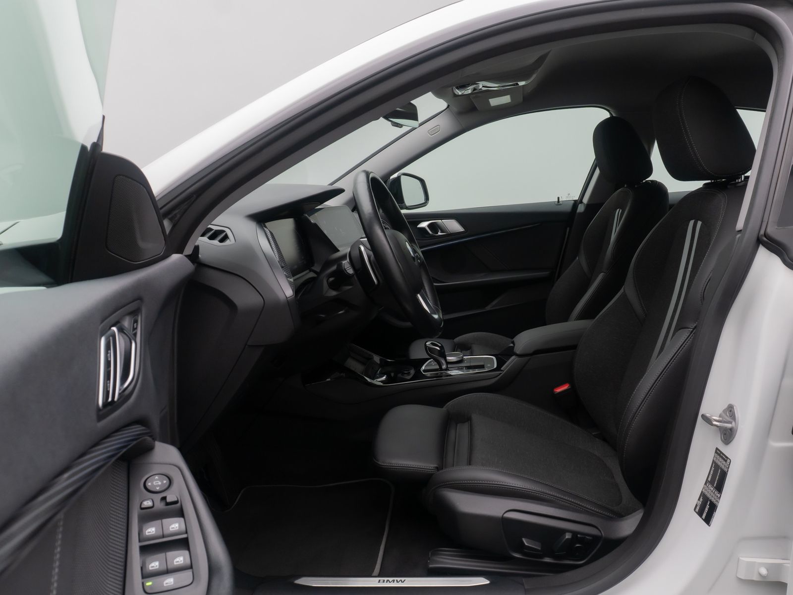 Fahrzeugabbildung BMW 220d Gran Coupé Sport Line HUD DAB Alarm Komfort