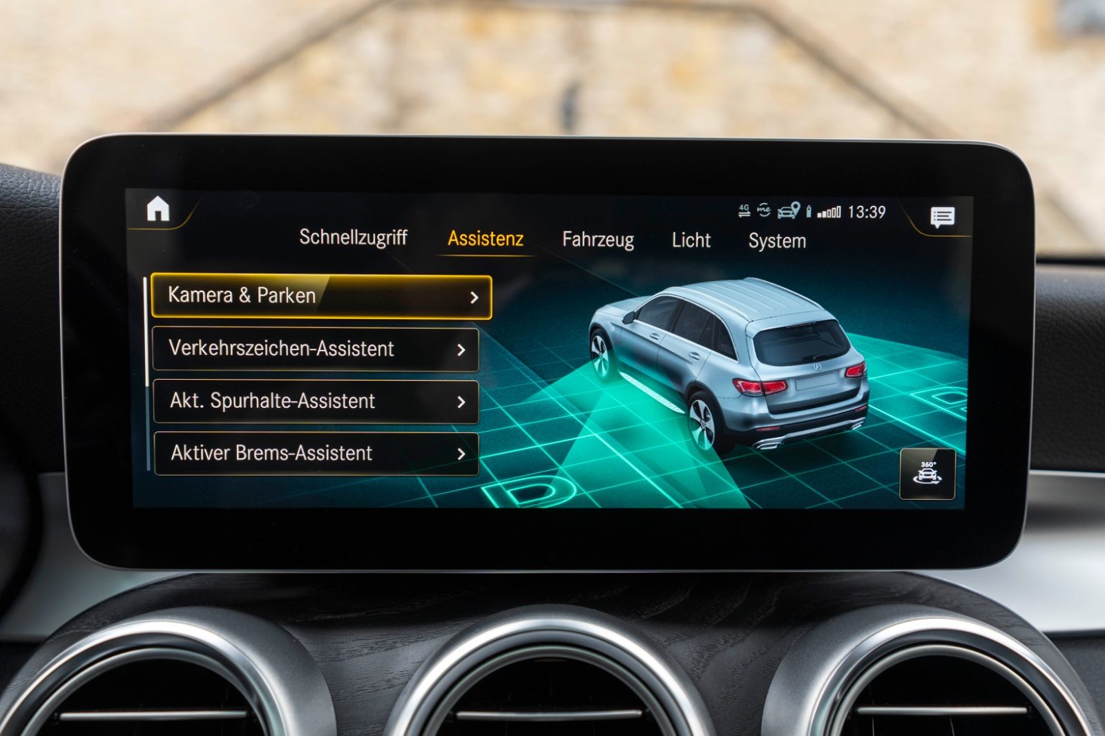 Fahrzeugabbildung Mercedes-Benz GLC 300d e 4Matic AMG BURMESTER 360° PANO M+S