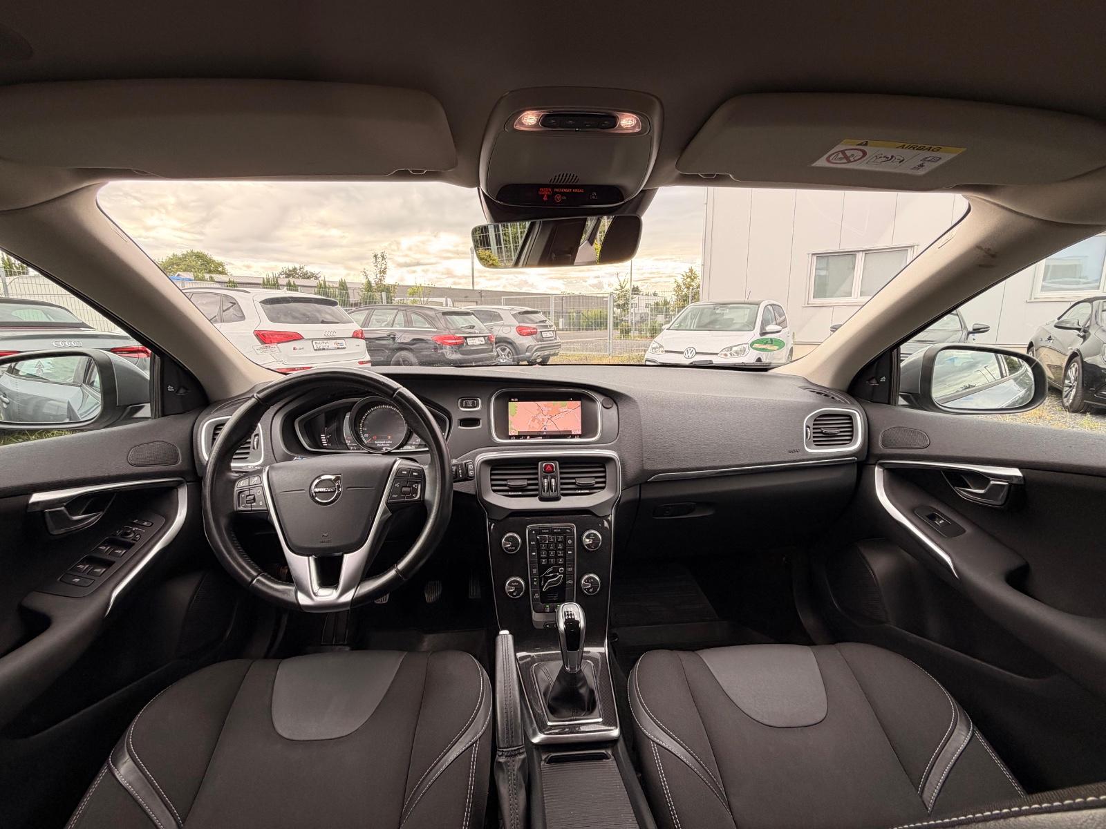 Volvo V40 Momentum Kamera*Keyless Zahnriemen Neu