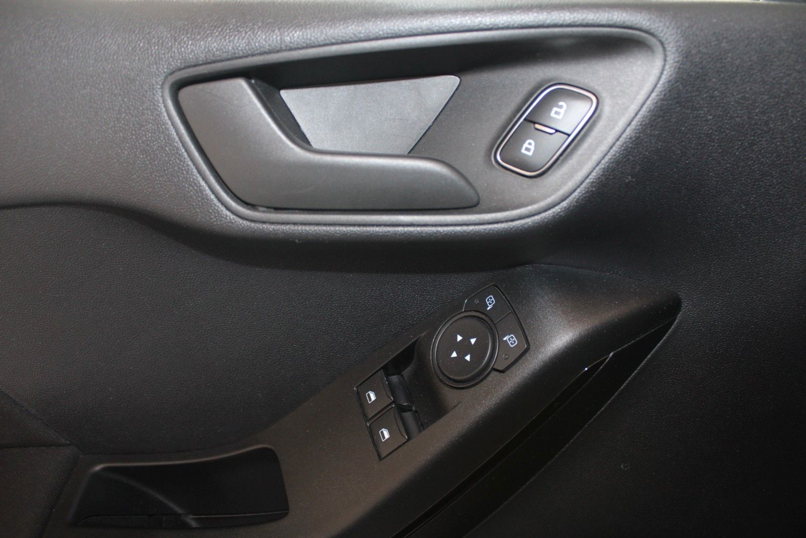 Fahrzeugabbildung Ford Fiesta Cool&Connect 5-trg KLIMA LED WinterPaket