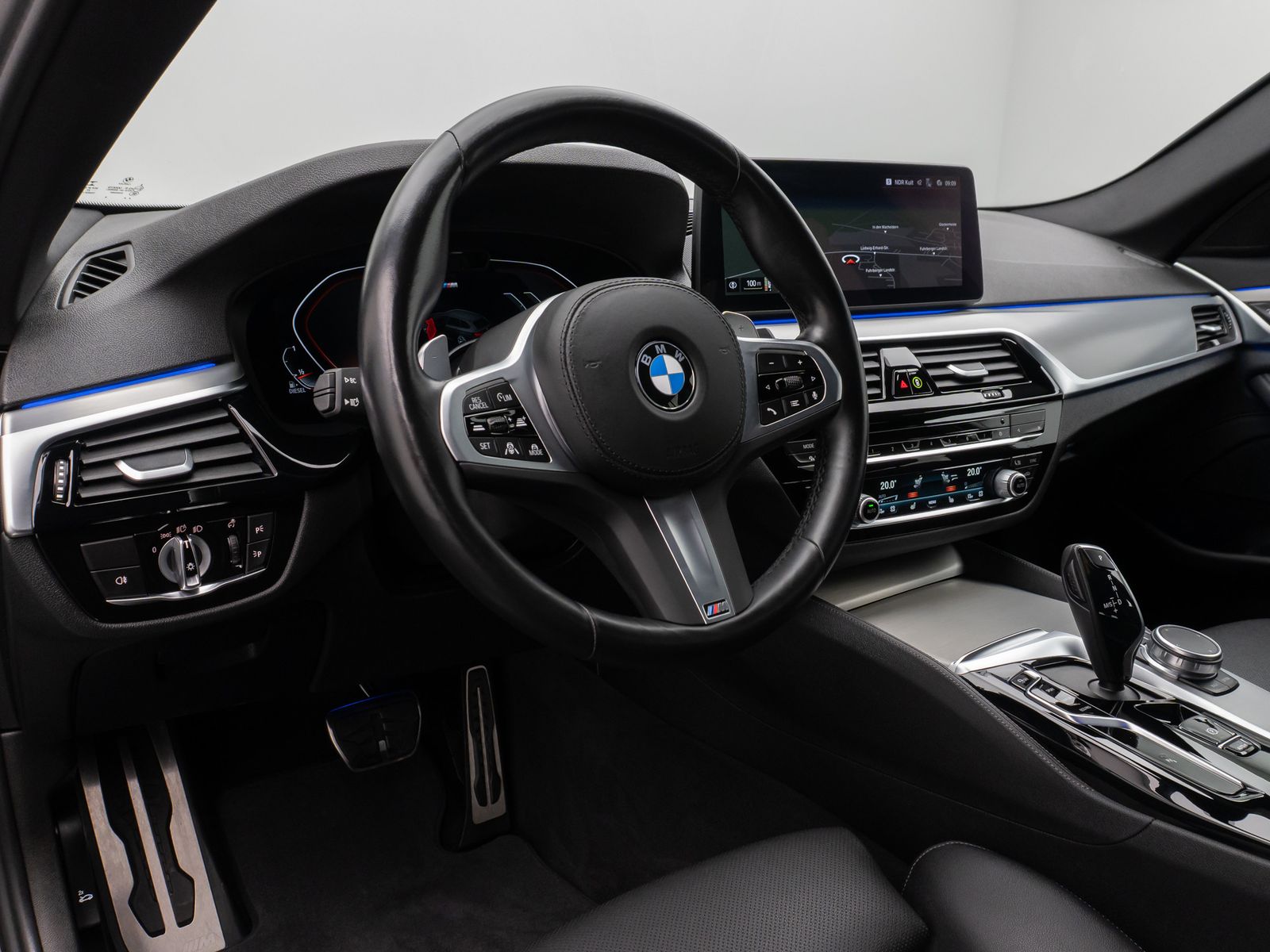 Fahrzeugabbildung BMW 530d  M Sport Kamera Laser HUD DAB HiFi Komfort