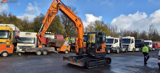 Doosan DX85R-3 8.5 t Bagger mit hydr. Schwenklöffel