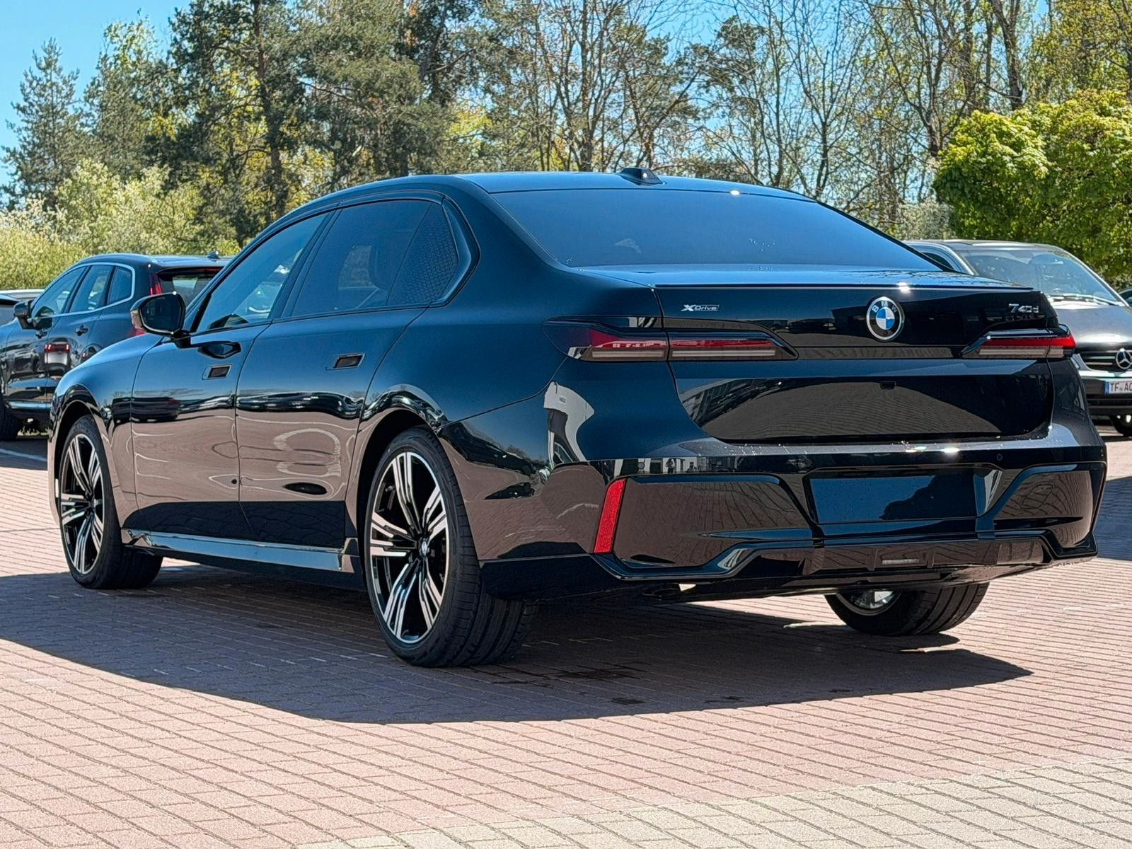 Fahrzeugabbildung BMW 740 d xDrive M Sport Pro*B&W*MASS*PAN*STHZ*CON*