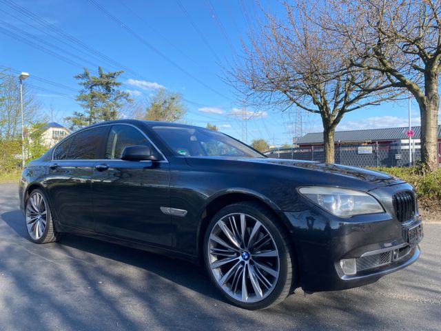 BMW 740d NAVI/LEDER/KAMERA/HEAD-UP/21 ZOLL/VOLL