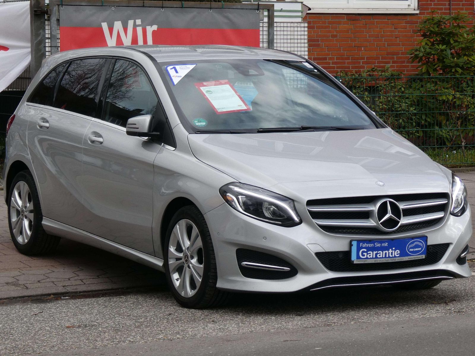MERCEDES-BENZ B 180 7G-DCT Urban Style Edition 1.Hand