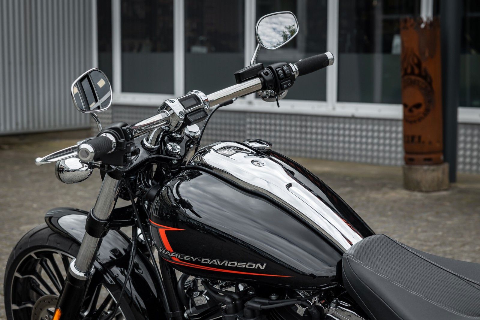 Fahrzeugabbildung Harley-Davidson FXBR Breakout 117 cui -Jekill & Hyde -