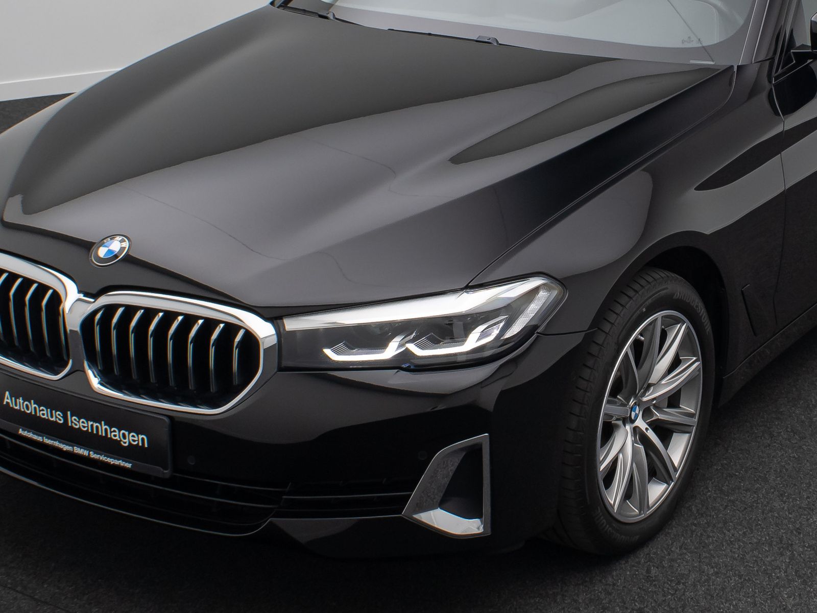 Fahrzeugabbildung BMW 530i xD Luxury Line DAB Kamera HiFi Sportstz 18"