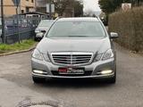 Mercedes-Benz T-Modell E 250 CGI BlueEfficiency Navi Leder AHK - Mercedes-Benz E 250 mit Benzin-Antrieb: Vollleder, Scheckheftgepflegt, Kombi