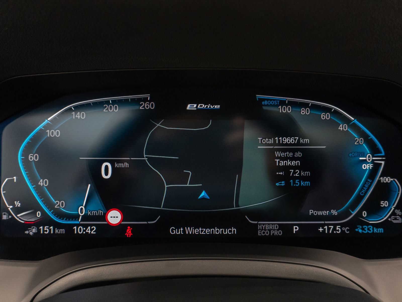 Fahrzeugabbildung BMW 330e Panorama Laser HUD DAB H/K Komfort Alarm
