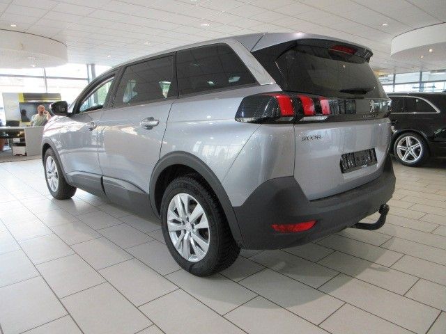 Fahrzeugabbildung Peugeot 5008 Active 1.2T NAVI/AHK/PDC/SHZ/7-SITZER/TEMPO