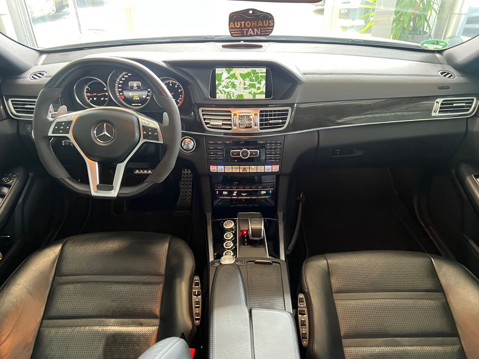 Fahrzeugabbildung Mercedes-Benz E 63 AMG E Lim. *DIAMANTWEISS*MB-SCHECKHEFT*