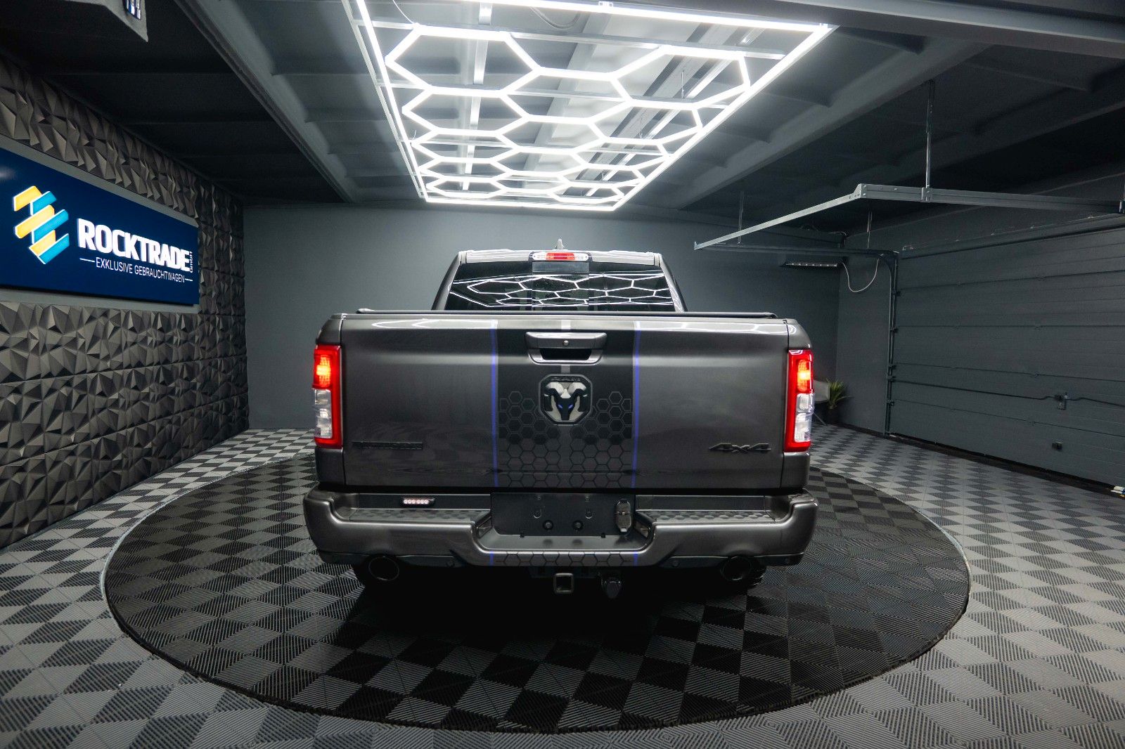 Fahrzeugabbildung Dodge RAM 5.7 V8 HEMI 4x4 OFFROAD Night-Paket *LED*