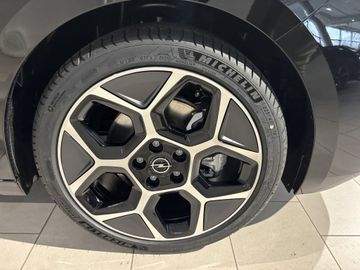 Fotografie 4 des Opel Astra Sports Tourer 1.2 Turbo AT GS AHK Pano Tec