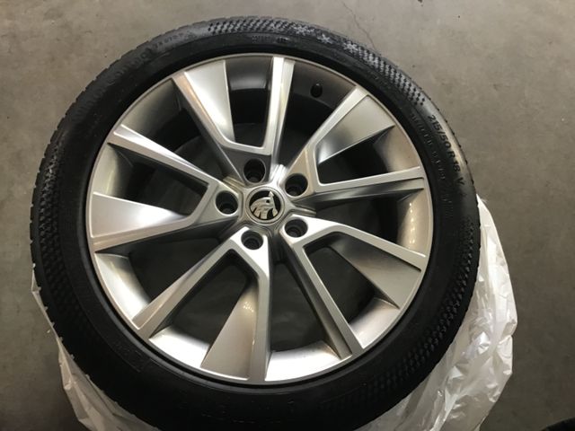 Fahrzeugabbildung Skoda Karoq Sportline 1.5 TSI DSG/AHK/NAVI/ACC/Std.Hzg