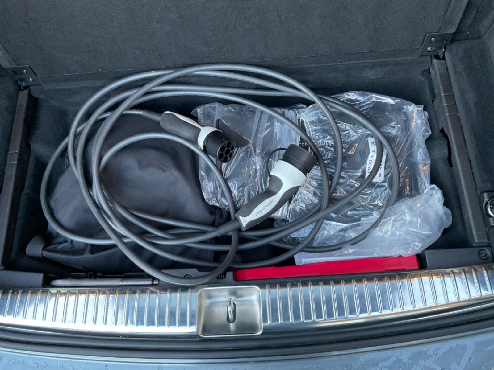 Fahrzeugabbildung Mercedes-Benz E 300 de T Autom,AMG,LED,Distronic,Kamera