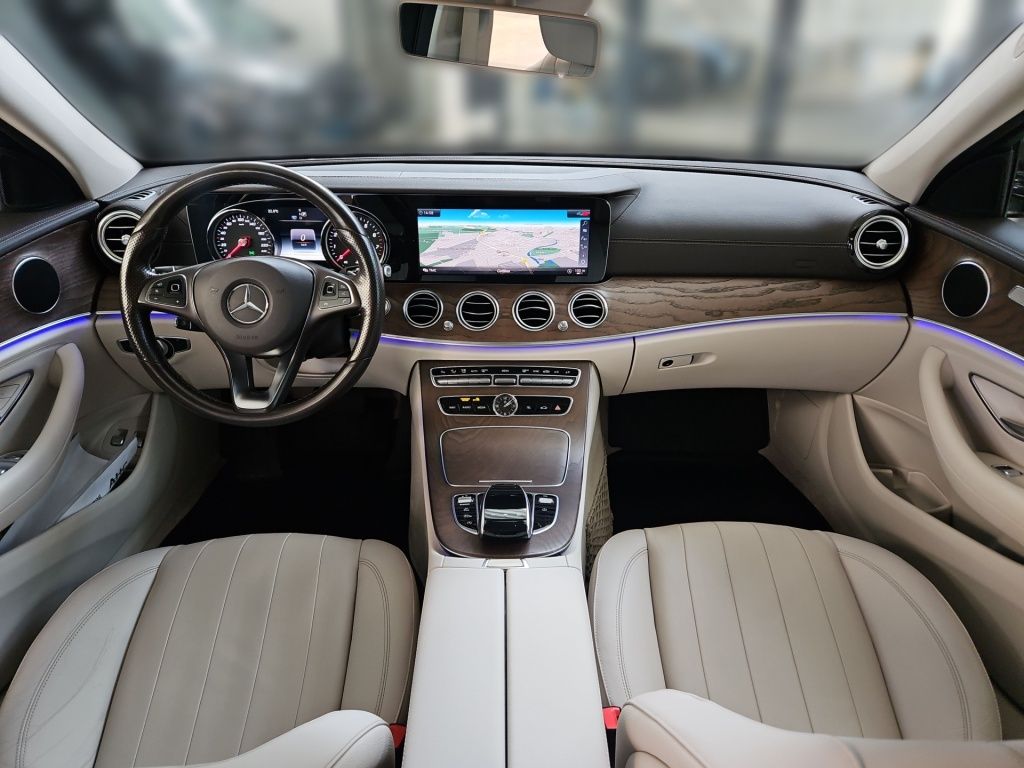 Fahrzeugabbildung Mercedes-Benz E 250 LUXURY AHK Comand Kamera LED