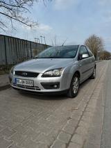 Ford Focus Automatik 1.6l Benzin - Ford Focus mit Benzin-Antrieb: Kleinwagen, Automatik