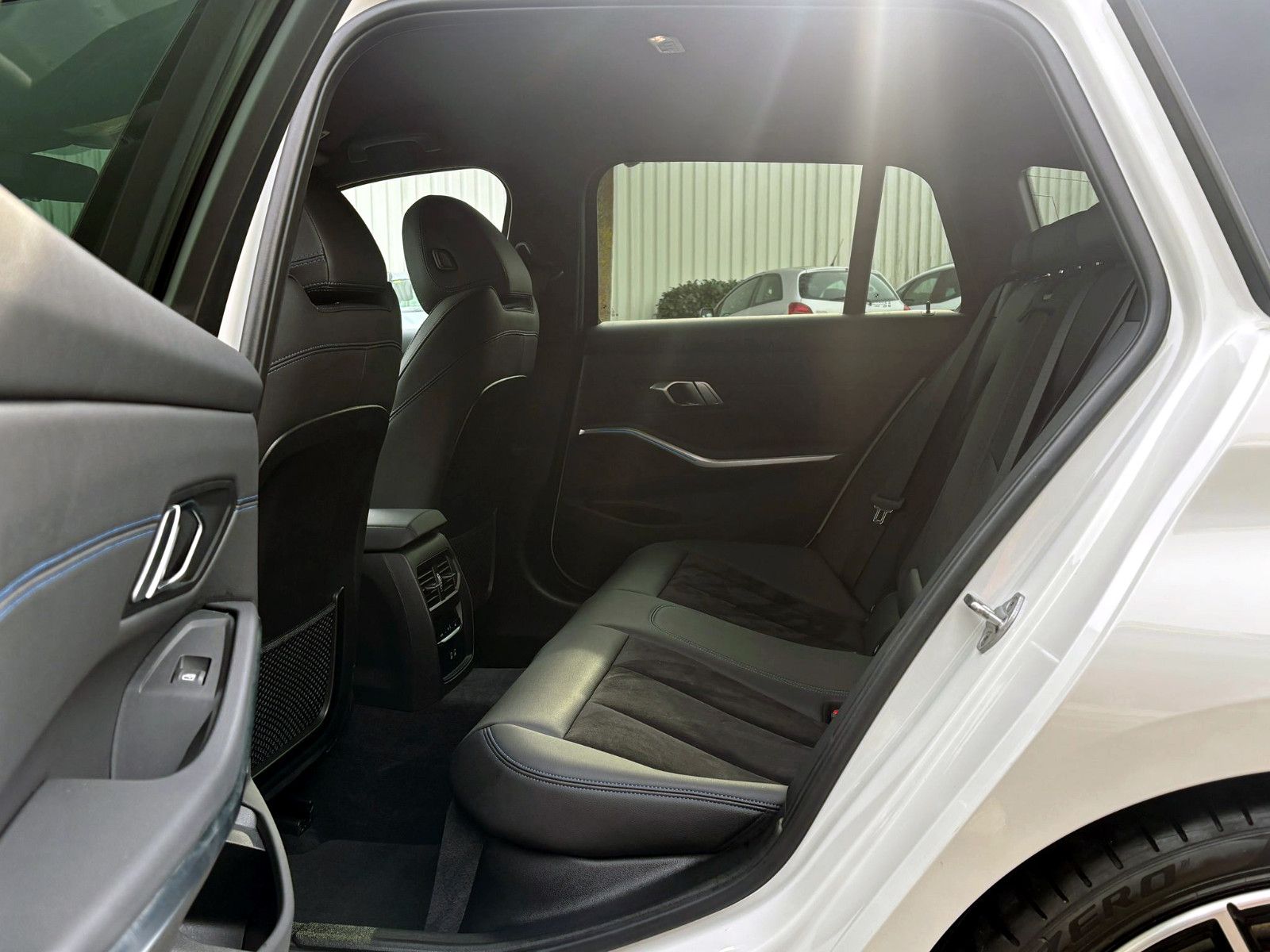 Fahrzeugabbildung BMW 318i Touring M-Sport Steptr. KAM AHK LED SHZ HUD