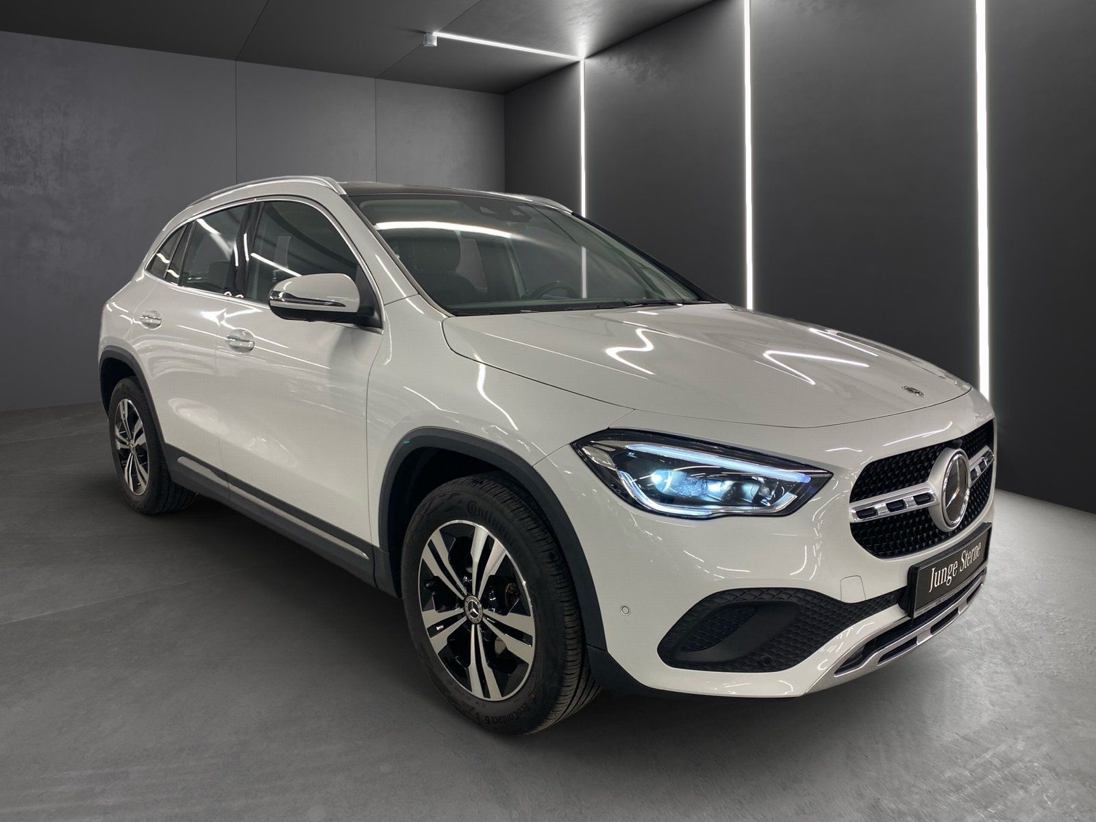 Fahrzeugabbildung Mercedes-Benz GLA 200 Progressive*AHK*Pano*Distron*360°*MBeam*