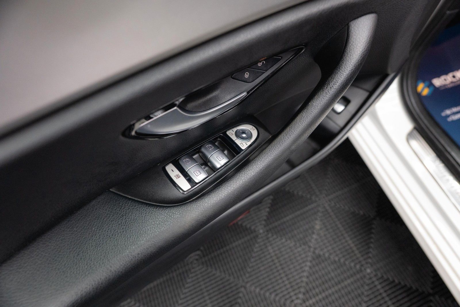 Fahrzeugabbildung Mercedes-Benz E 220d 4Matic Business *LED*Kamera*Scheckheft*