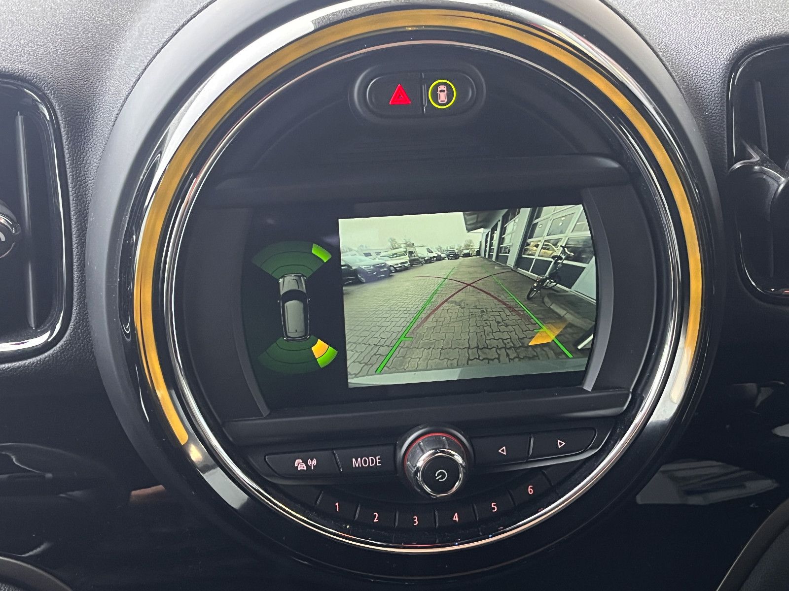 Fahrzeugabbildung MINI ONE Countryman One D Automatik