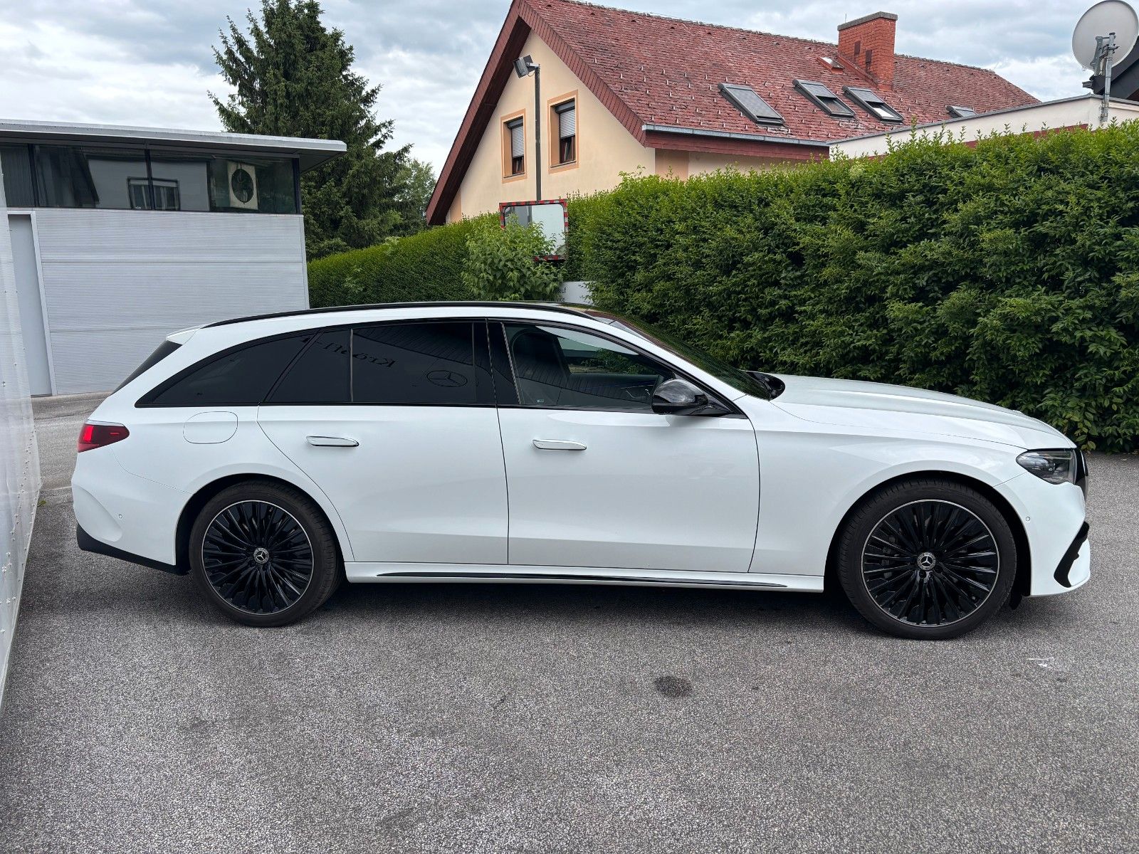 Mercedes-Benz E 450 E T-Modell E 450 4Matic AMG Line Premium imagem 3
