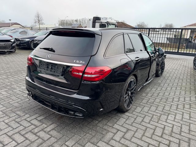 Mercedes-Benz C 63 S AMG 375KW Panorama Hud Full car