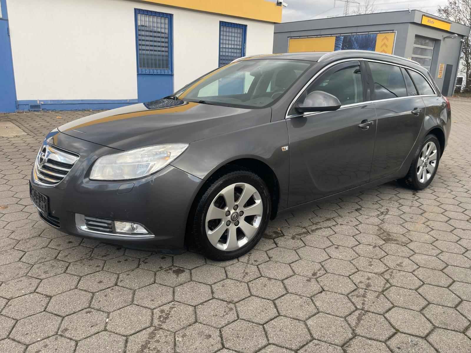 Opel Insignia 2011 — салон