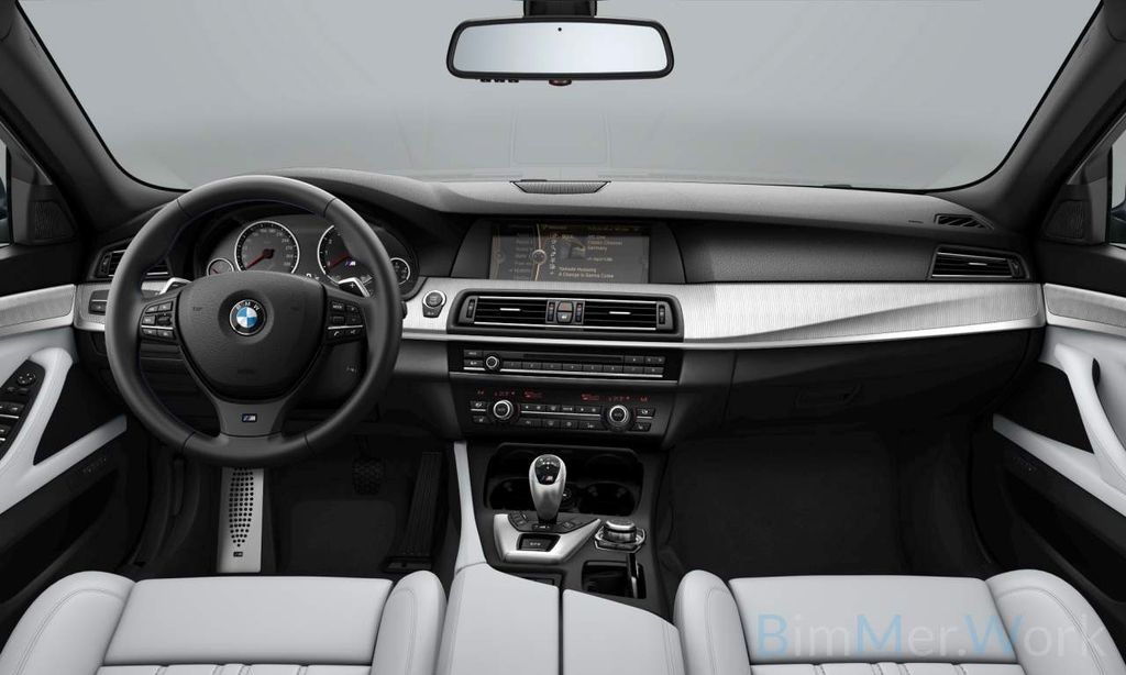 BMW M5 2011