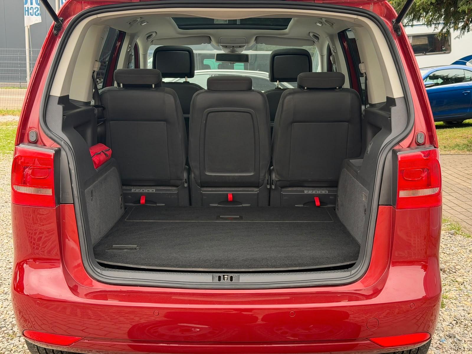 Volkswagen Touran 2.0 TDI DSG Life*140 PS*1.Hand*Temp*Navi