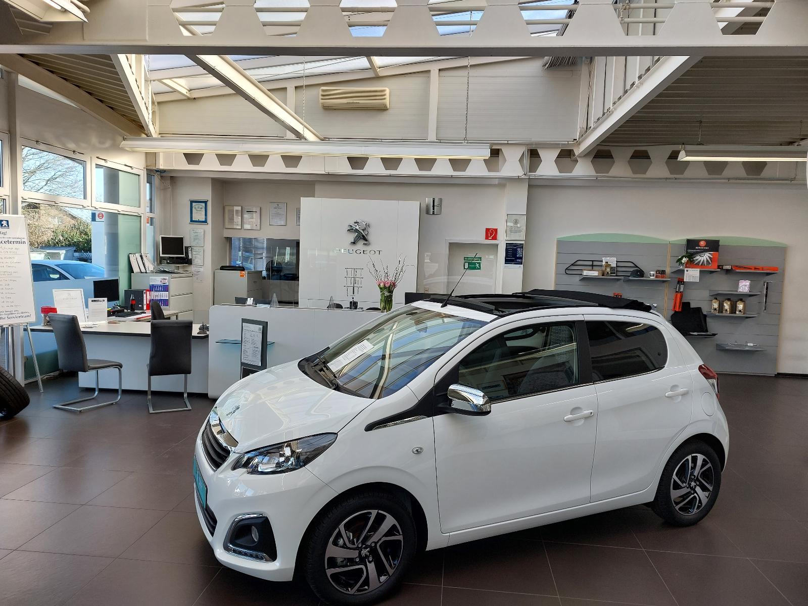 showroom-image-bottom