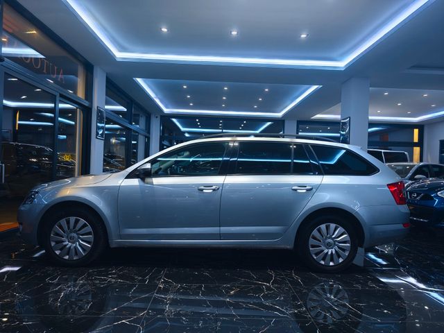 Skoda Octavia Combi Ambition 4x4 PDC AHK