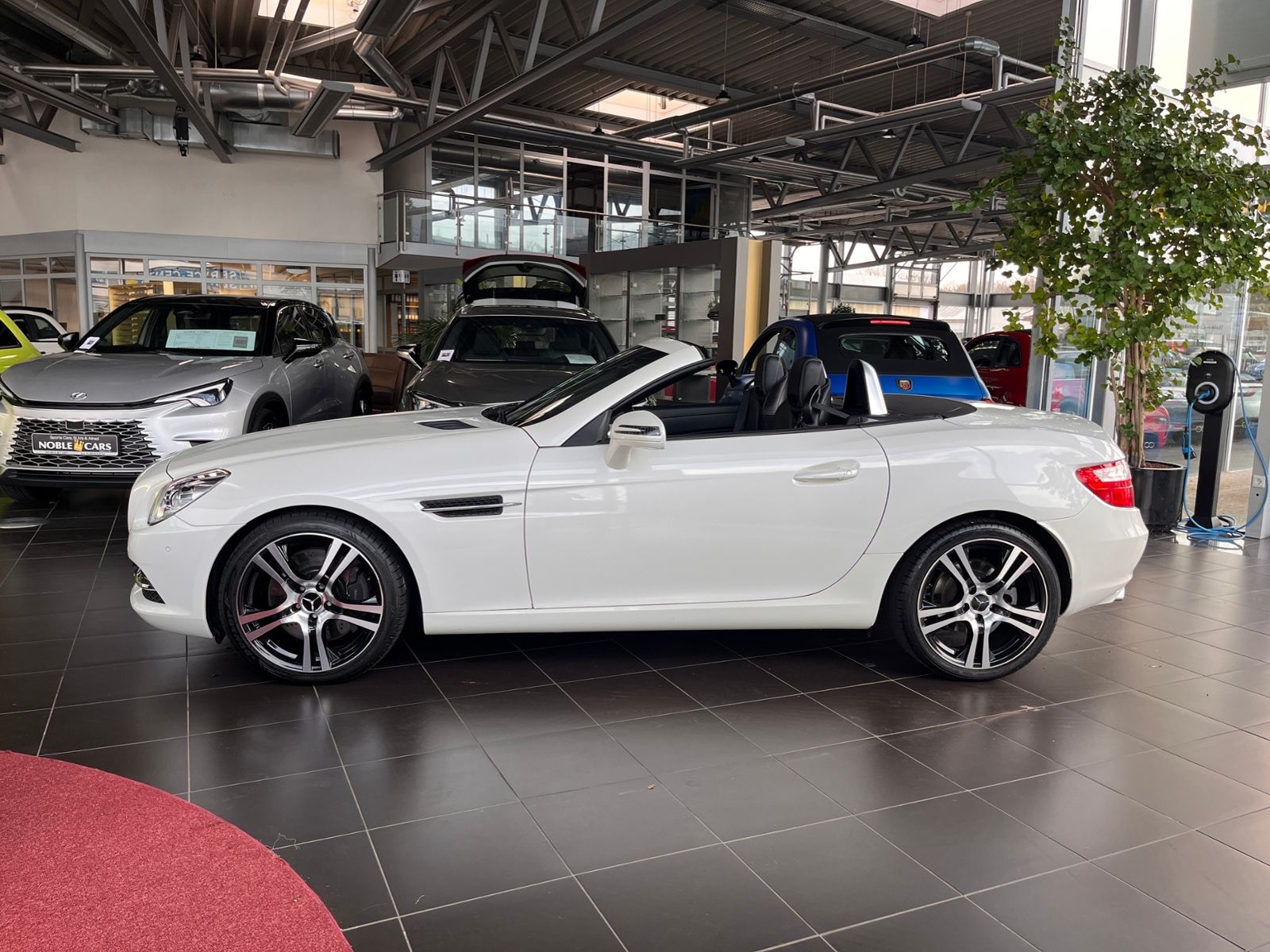 Fahrzeugabbildung Mercedes-Benz SLK 350 BlueEfficiency XENON MEMORY