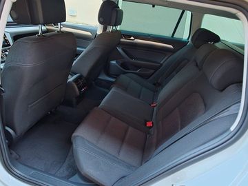 Volkswagen Passat Variant - 11