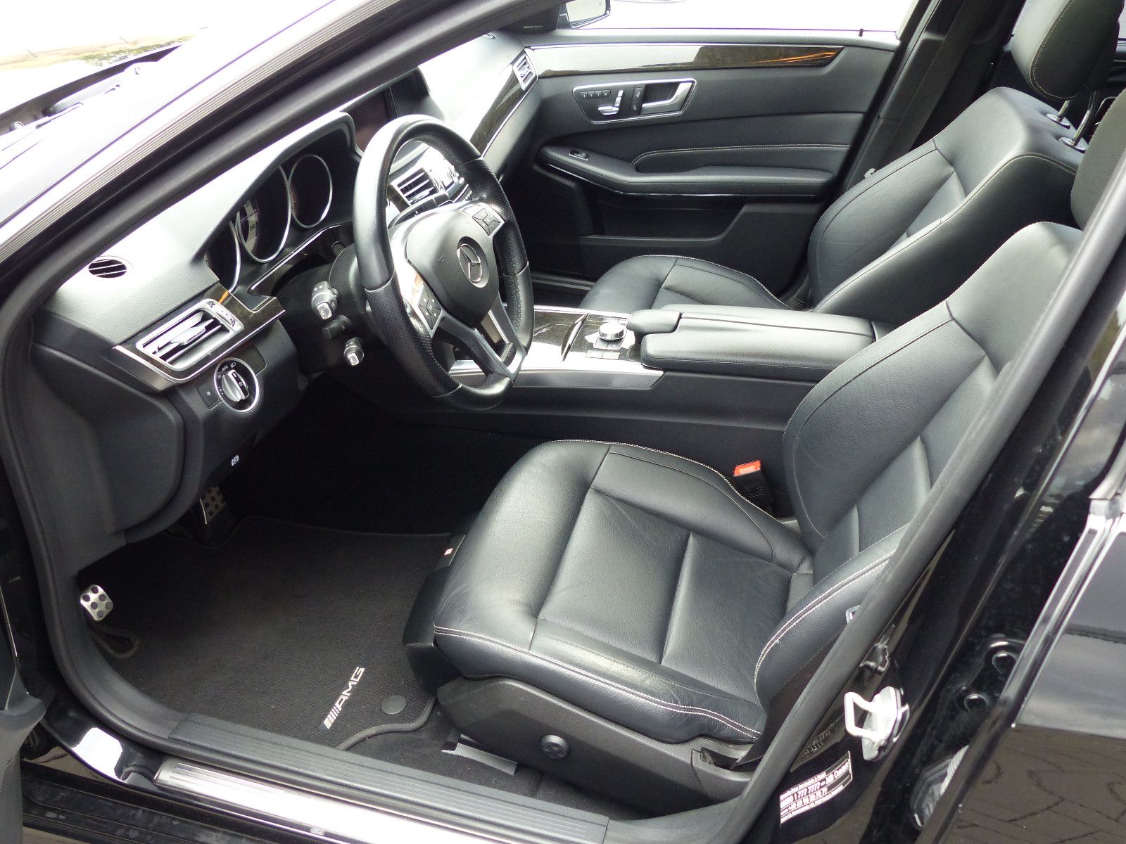 Fahrzeugabbildung Mercedes-Benz E 300 BlueTec T Diesel AMG