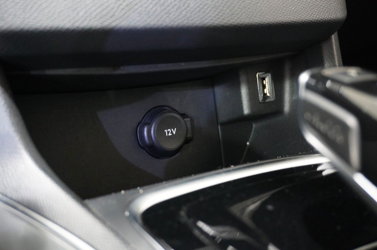 Fahrzeugabbildung Peugeot 308 LIM. 1.2T ACTIVE PACK NAVI/LED/TEMP./DAB+