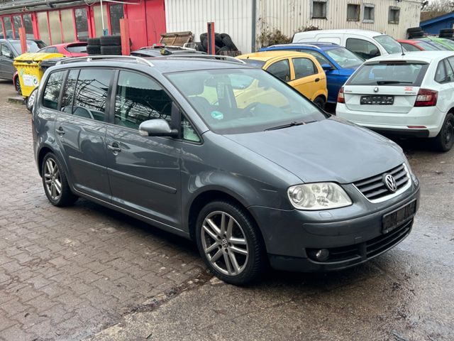 Volkswagen Touran 1.9 TDI 74kW Highline NAVI KAMERA SHZ