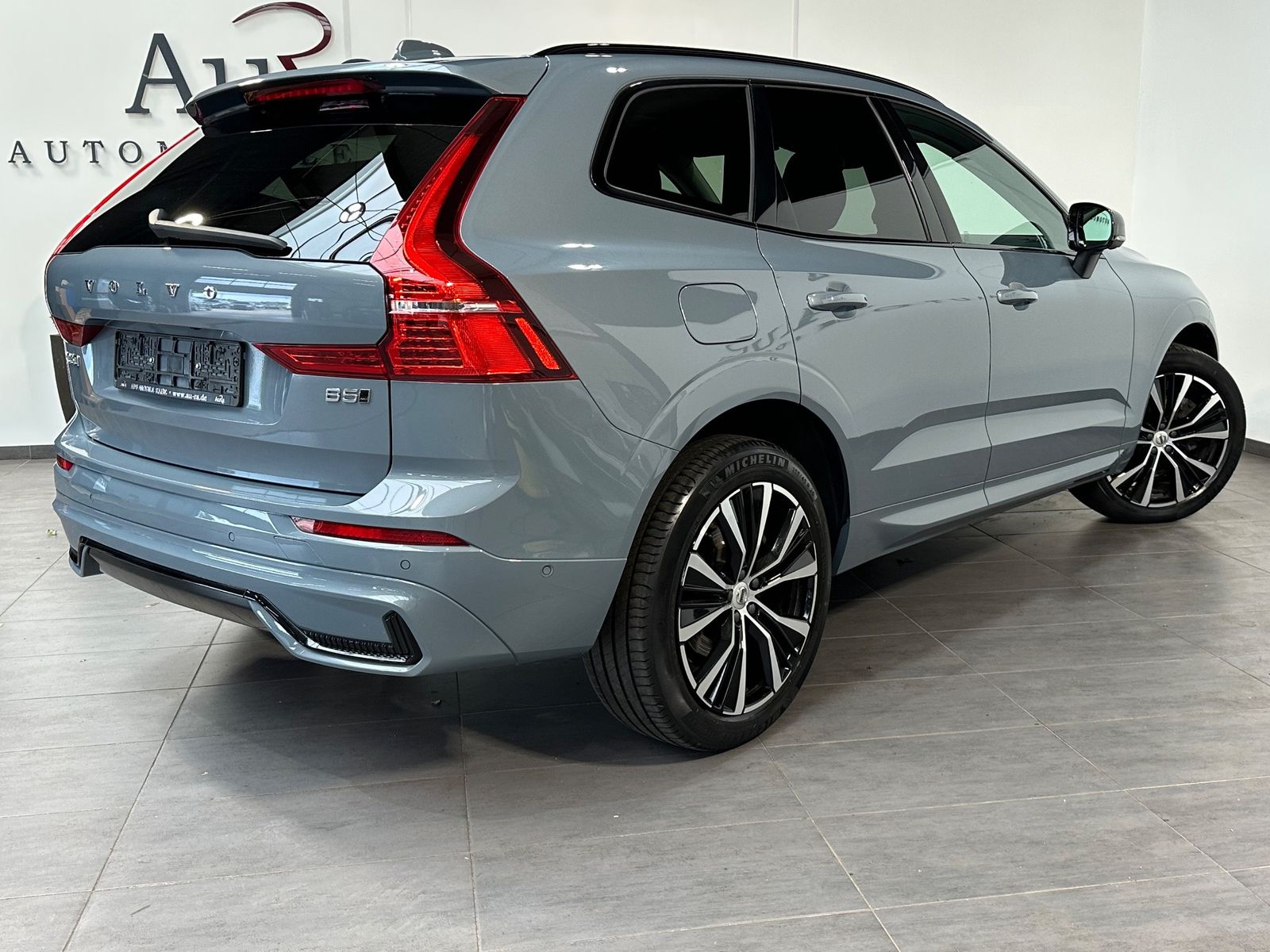 Fahrzeugabbildung Volvo XC60 B5 B AWD Ultimate Dark LED+PANO+AHK+STHZ