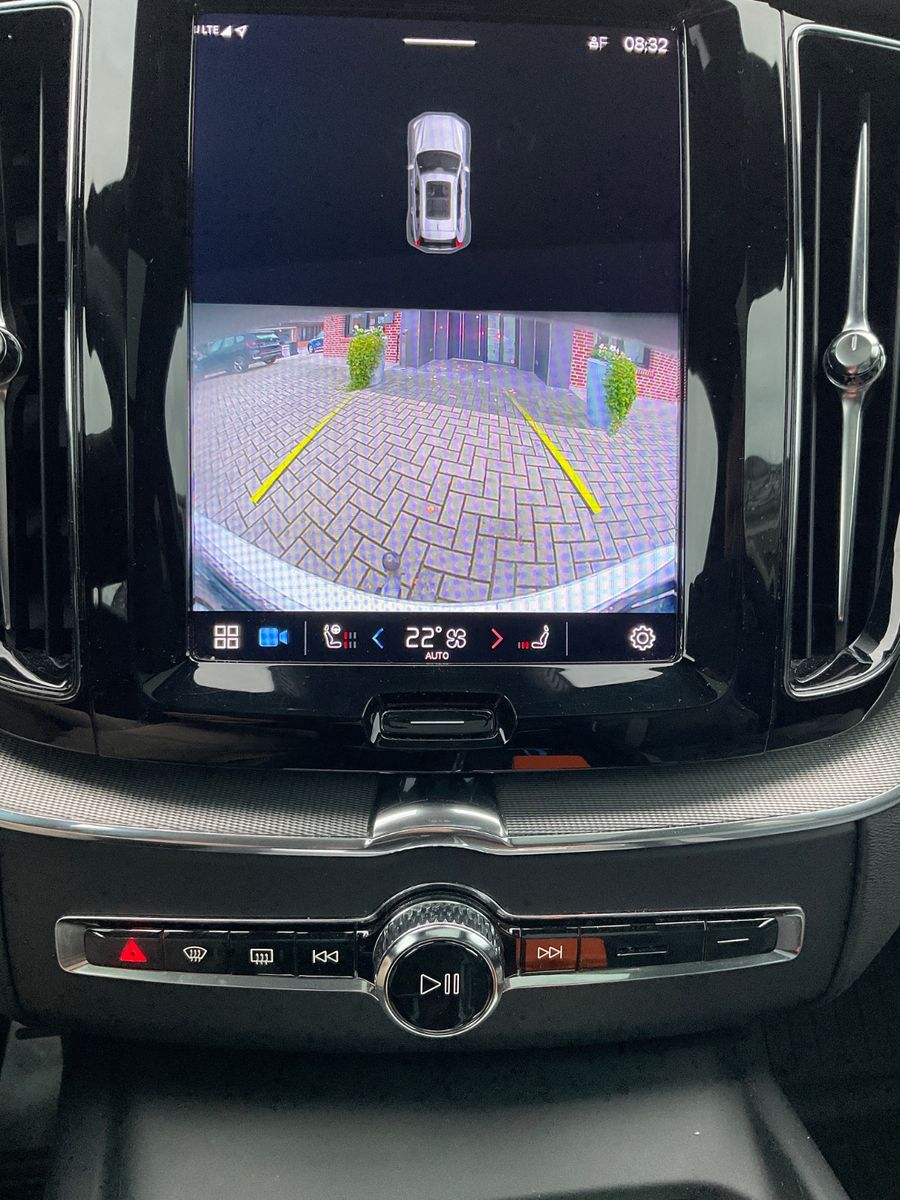 Fahrzeugabbildung Volvo XC 60 XC60 R Design AWD,AHK,Kamera,Pano,LED