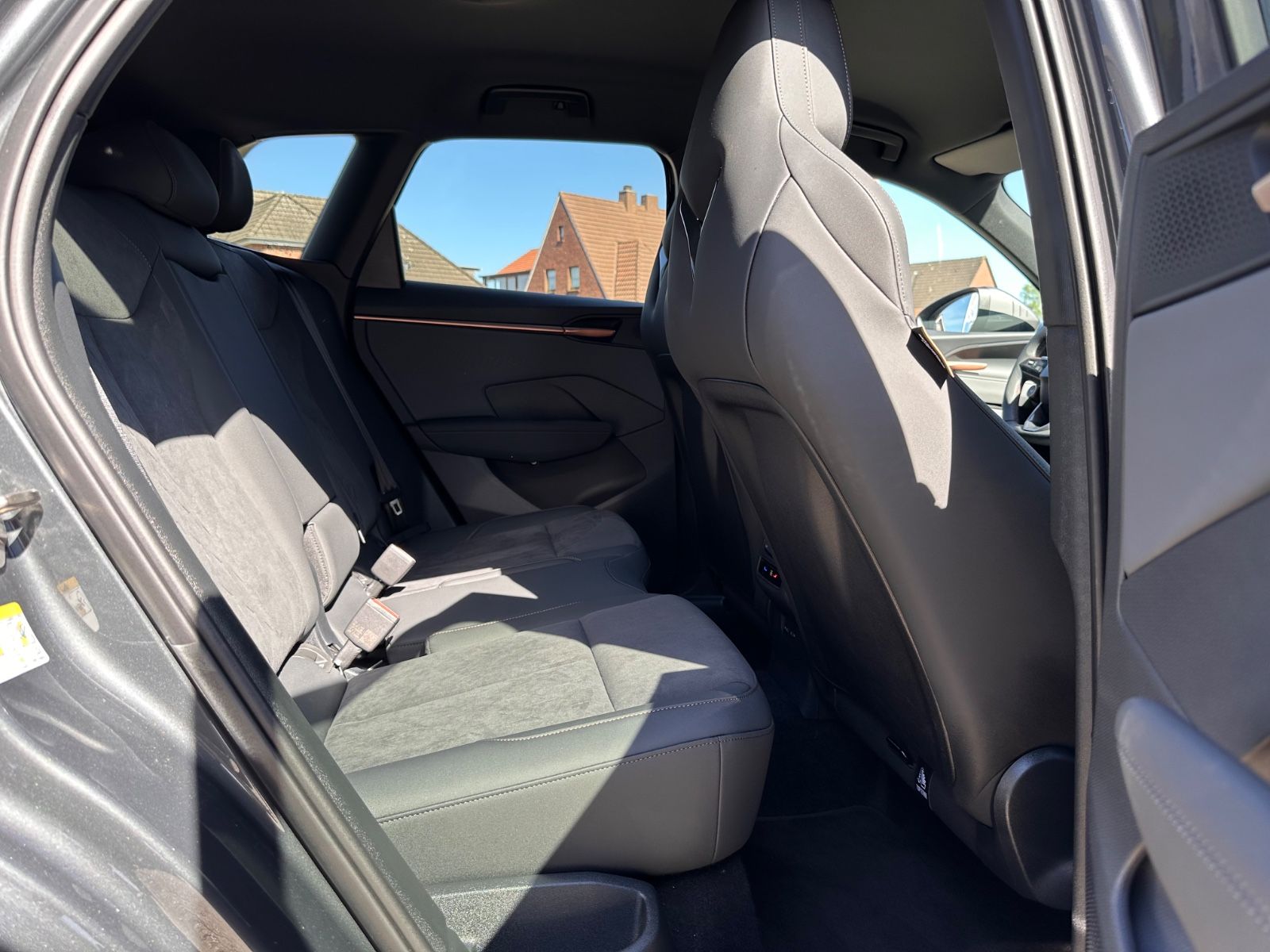 Fahrzeugabbildung CUPRA Terramar 1.5 eTSI DSG ACC/Navi/Sound/Memory/360°