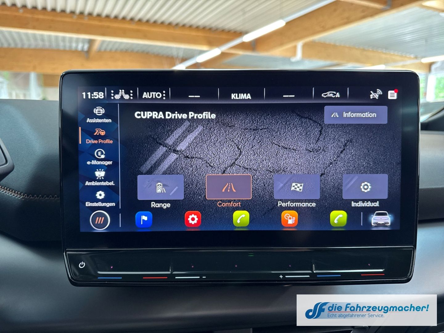 Fahrzeugabbildung CUPRA Born 150 kW Digitales Cockpit Massagesitze LED M