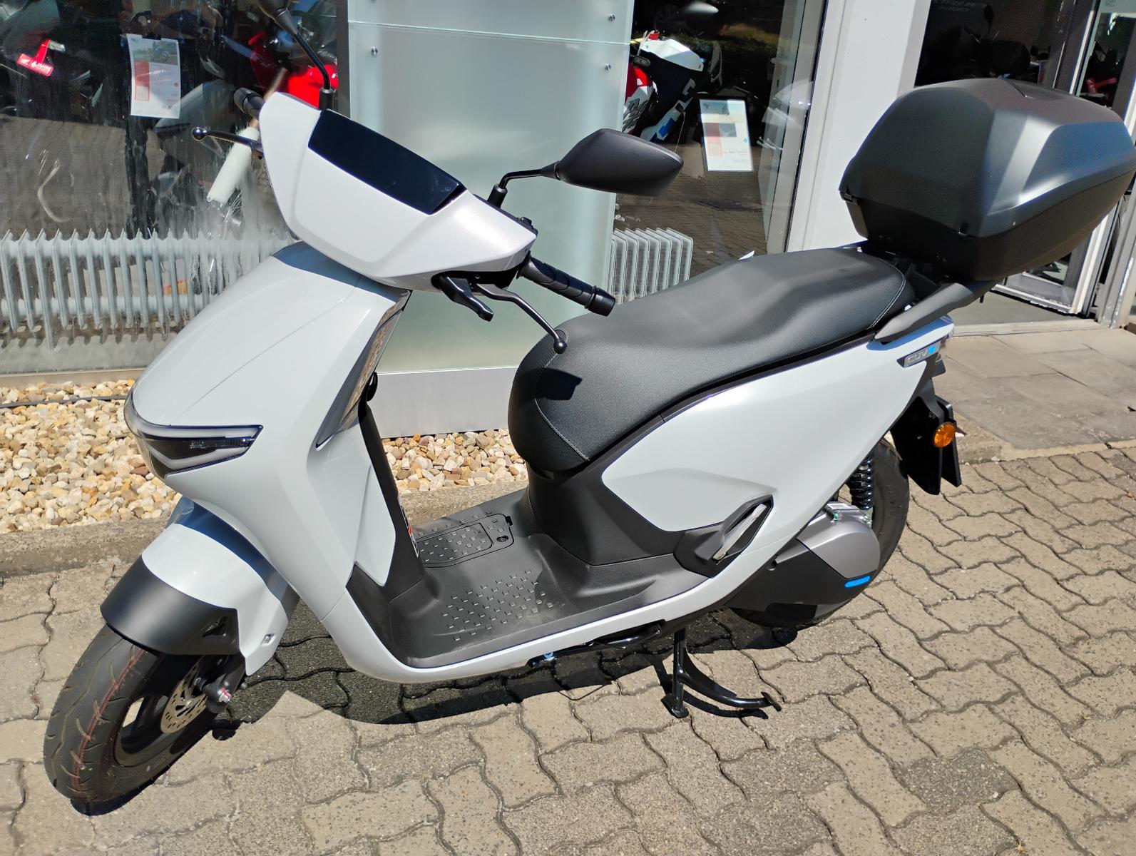 Honda CUVe E-Roller LKR FS B196/A1 inkl.Key-Topbox