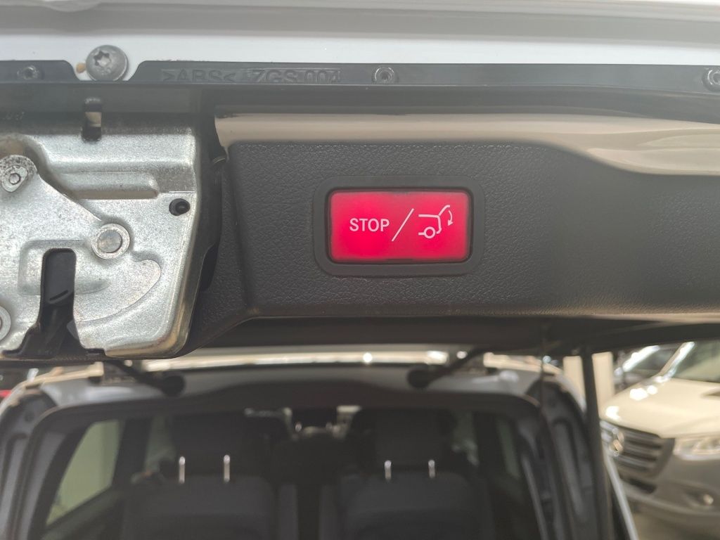 Fahrzeugabbildung Mercedes-Benz V 250 ED/L AMG 7 Sitze DISTRONIC Standhg 2,5tAHK