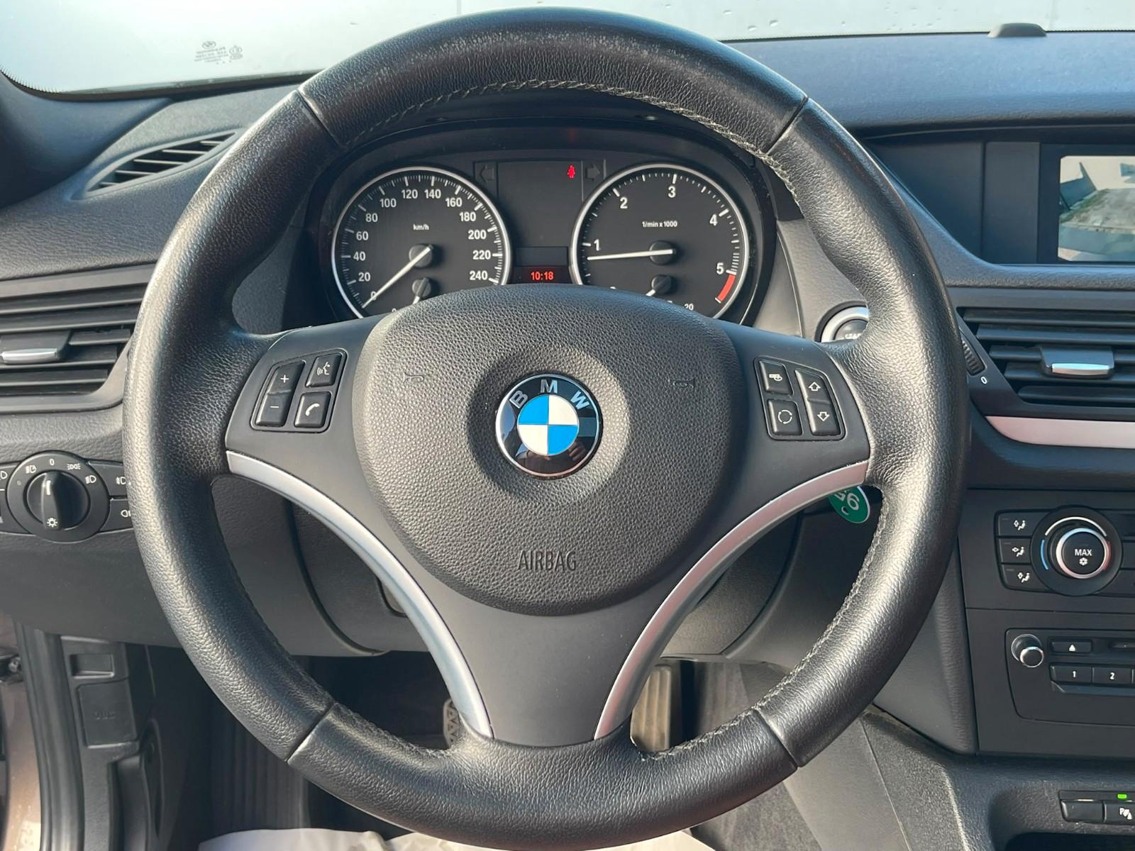 BMW X1 xDrive18d 143 ch xLine • 4x4 • Boîte auto • Toit pano • GPS • Radars AV/AR