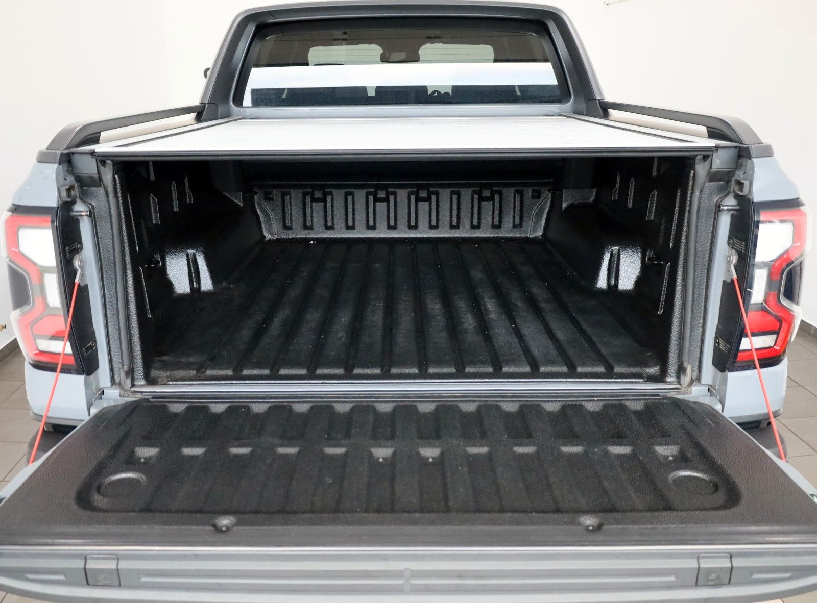 Fahrzeugabbildung Ford Raptor e-4WD,Rollo el,AHK, ATM !! Garantie07/28