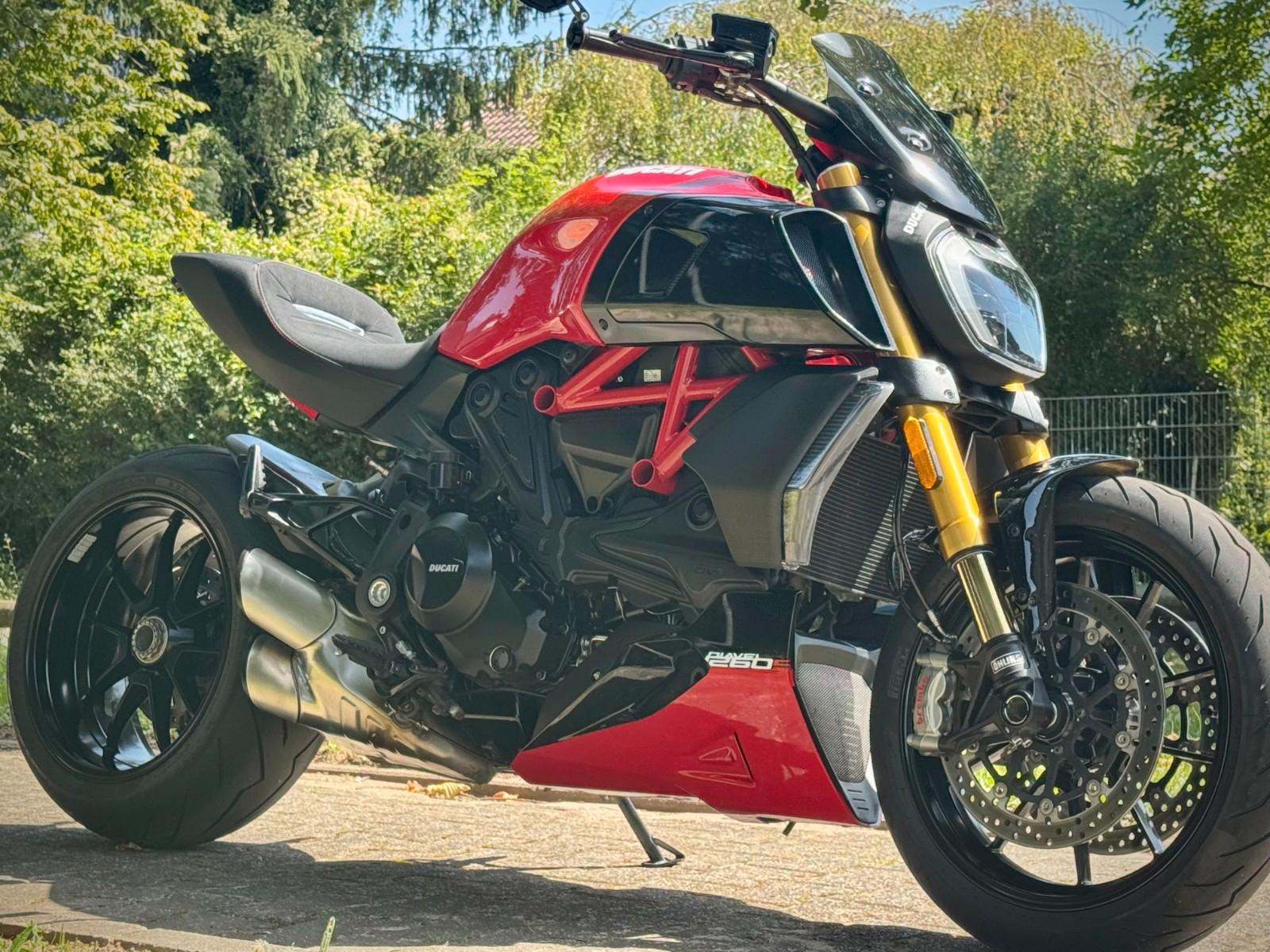Ducati Diavel 1260 S rot *wenig km