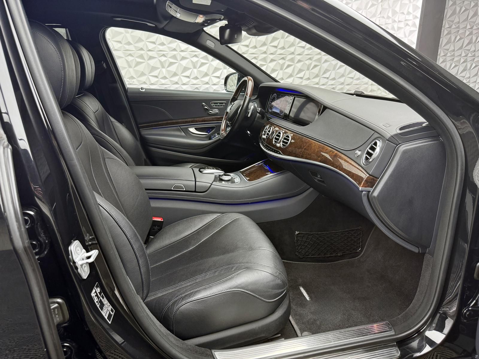 Fahrzeugabbildung Mercedes-Benz L 4MATIC/CHAUFFEUR/3xTV/BURM/PANO/DISTRO/HUD/360