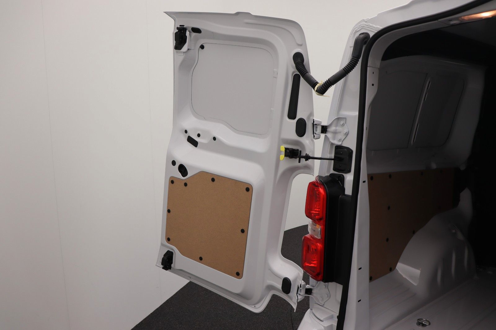 Fahrzeugabbildung Fiat Scudo Multicab   L3 2.0 145 MT6 LUXURY LEDER