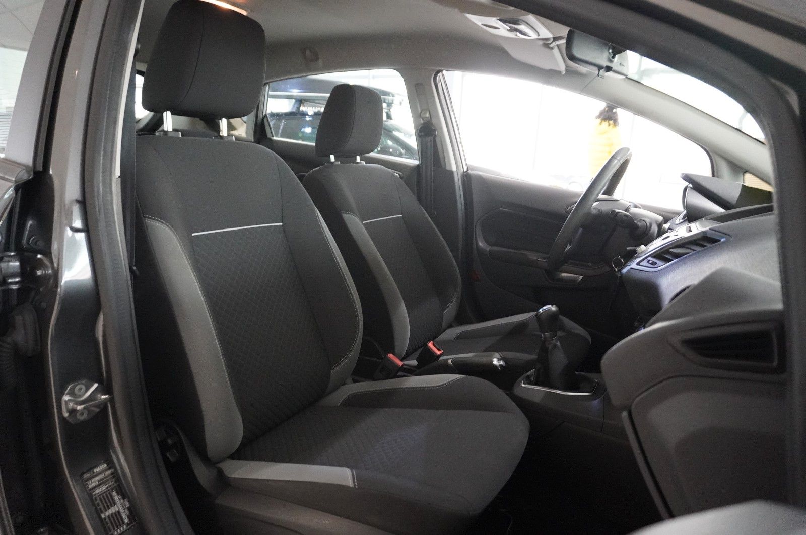 Fahrzeugabbildung Ford Fiesta 1,0 TREND 5-TÜR LED/SHZ/PDC/NEBEL/USB